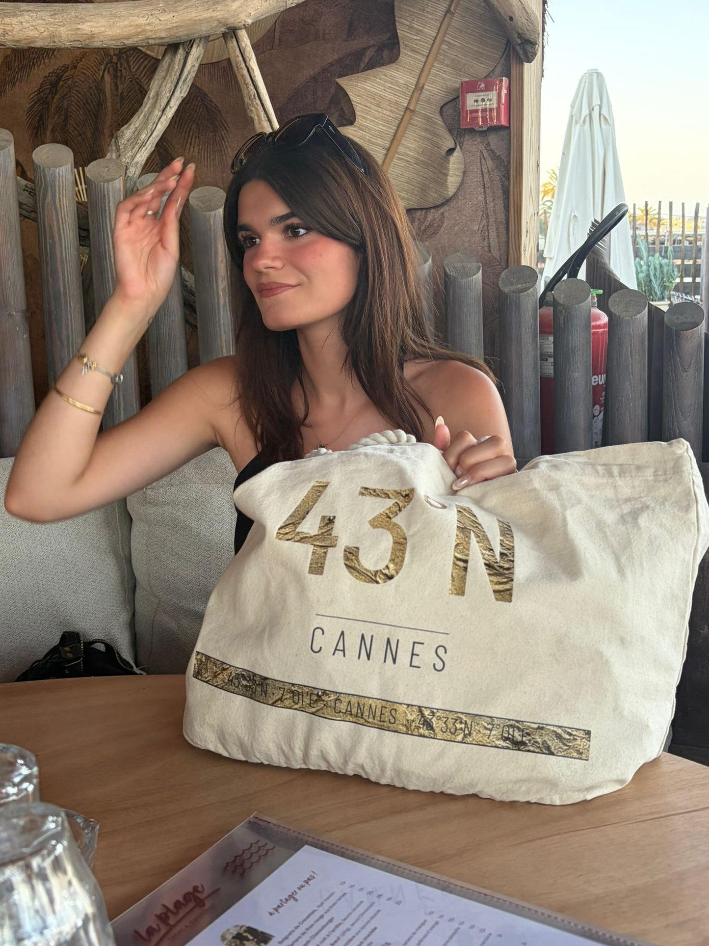 Cabas 43°N doré, anses corde — motif issu d'une toile originale d'Annabel, imprimé à Cannes